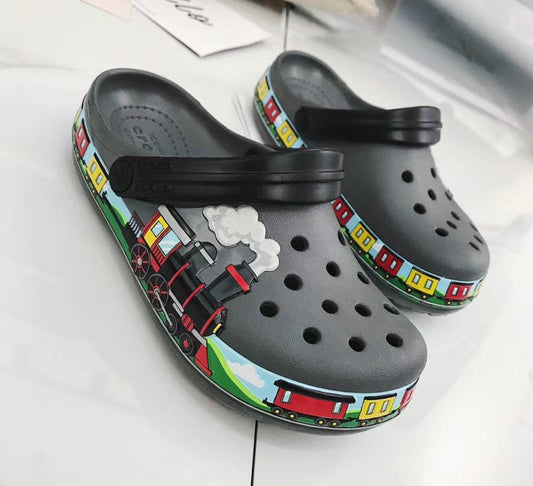 Children's Shoes Pattern Cartoon Fun College Hole Shoes Beach