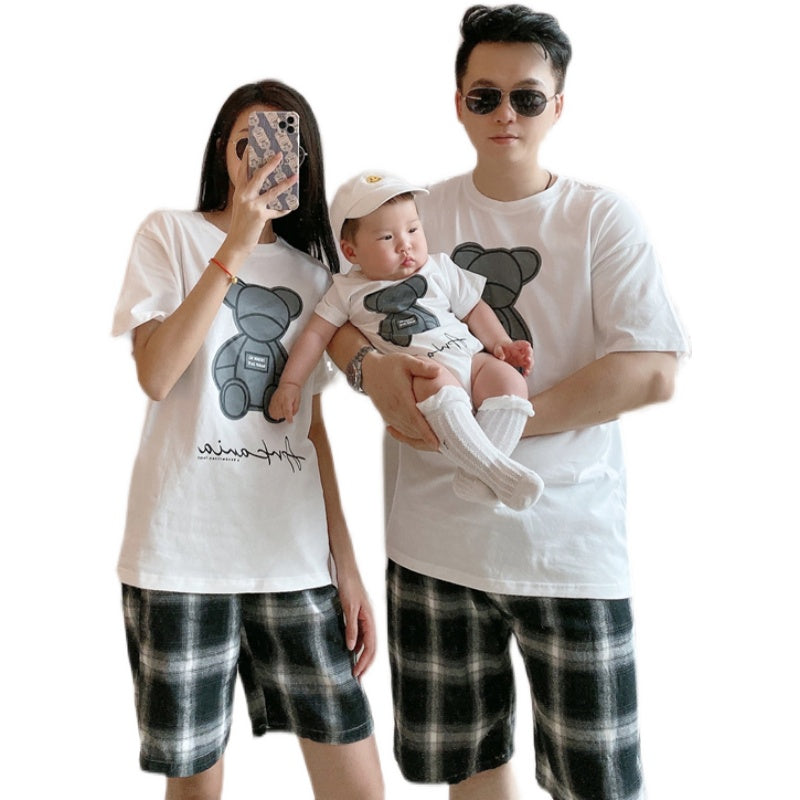 Cool and Relaxed Parent-Child Outfits